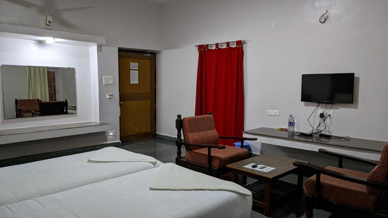 Kanthi Resorts Badami Bāgalkot Exterior foto