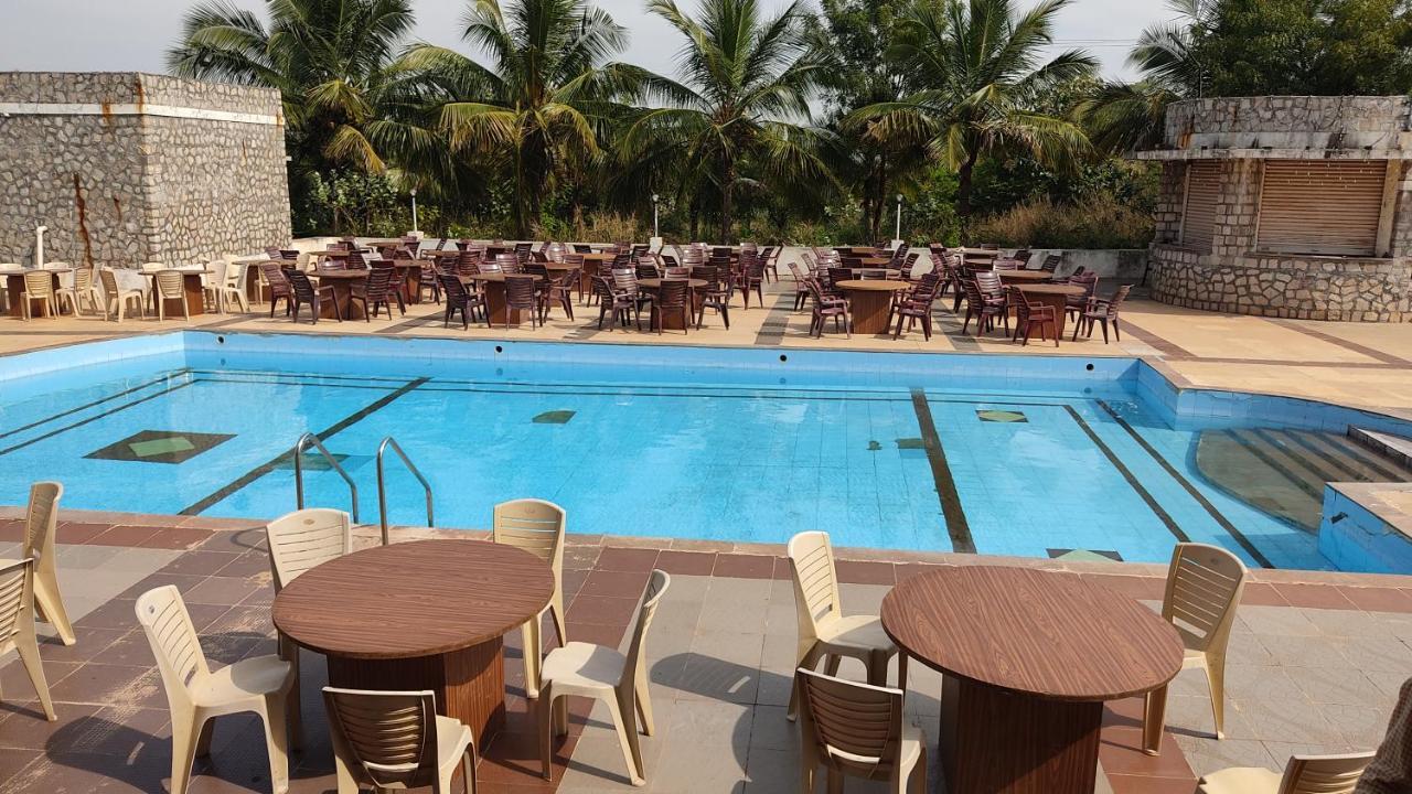 Kanthi Resorts Badami Bāgalkot Exterior foto