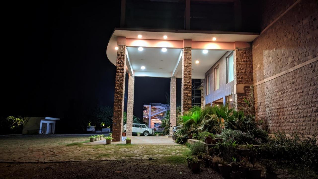 Kanthi Resorts Badami Bāgalkot Exterior foto